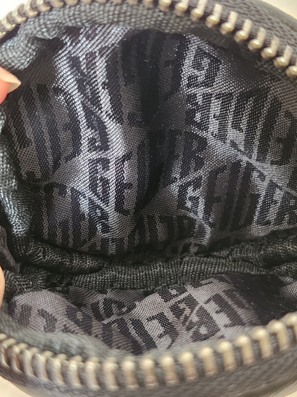 Kurt Geiger London Quilted Black Round Pouch Eagle Head Zip Charm - Picture 3 of 3